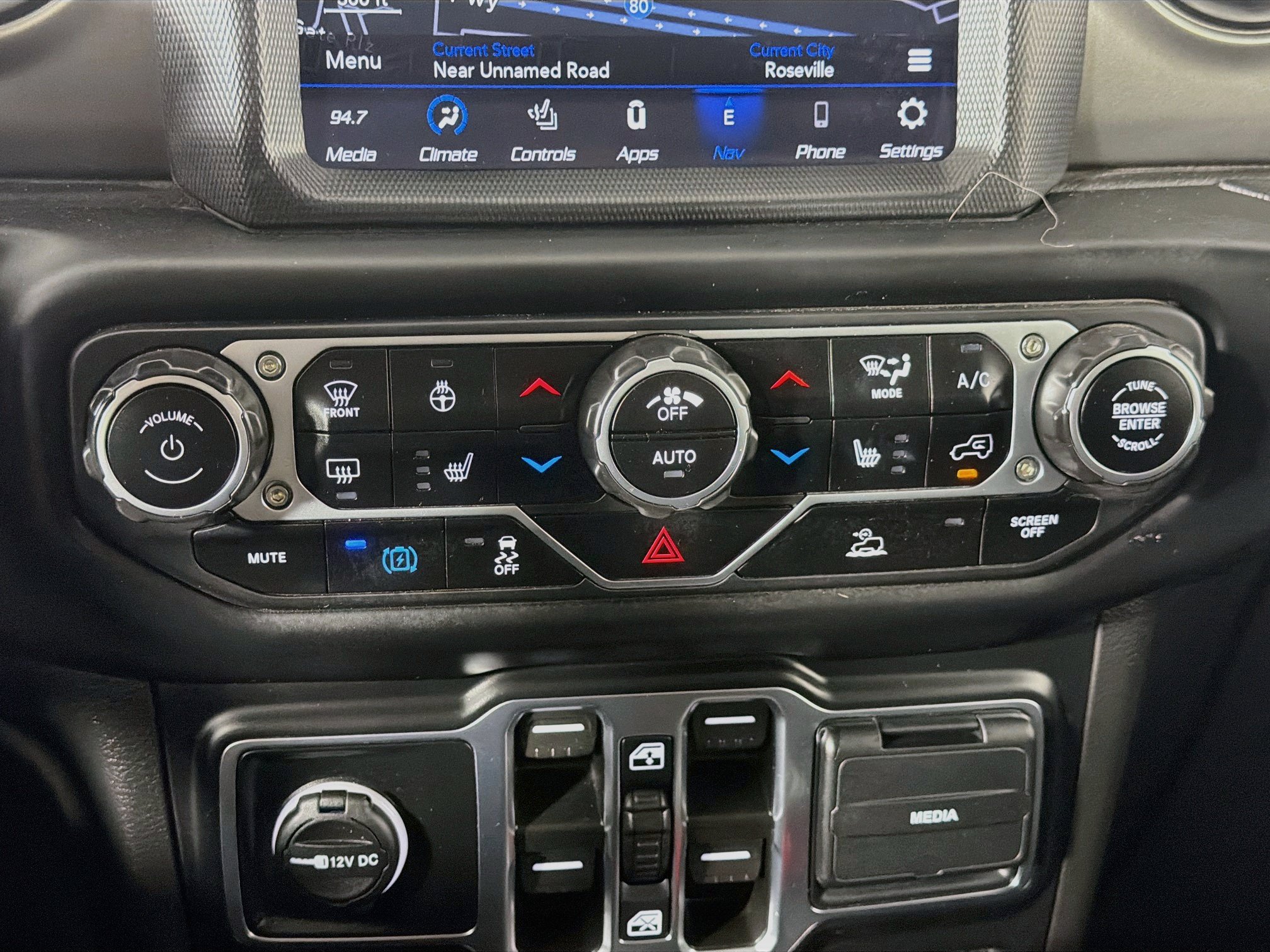 Used 2023 Jeep Wrangler Unlimited w/ Cold Weather Group AWD/4WD image 23
