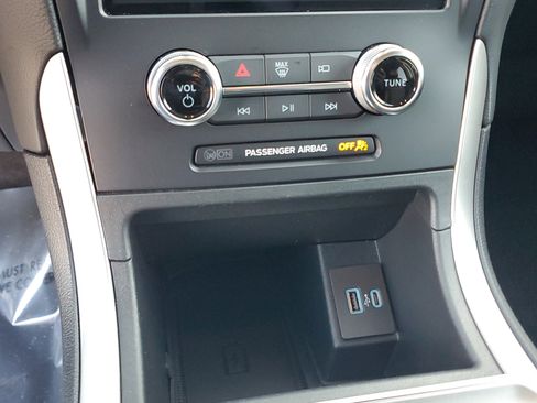 Used 2024 Ford Edge SEL w/ Convenience Package image 25