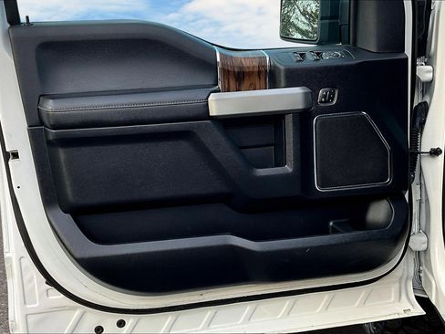 Used 2019 Ford F150 Lariat w/ Equipment Group 502A Luxury image 13