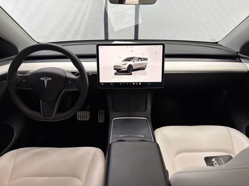 Used 2023 Tesla Model Y Long Range image 22