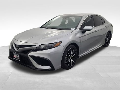 Used 2022 Toyota Camry SE image 8
