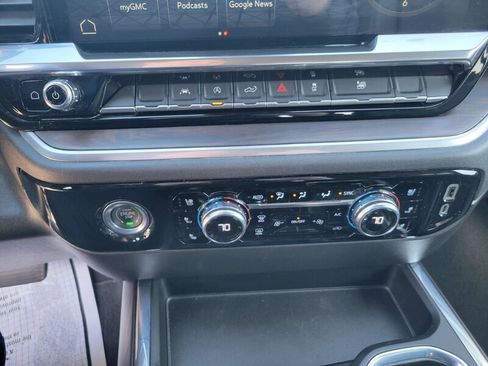 Used 2022 GMC Sierra 1500 SLT w/ SLT Convenience Package image 17