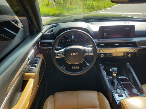 Used 2022 Kia Telluride SX w/ Towing Package FWD image 12