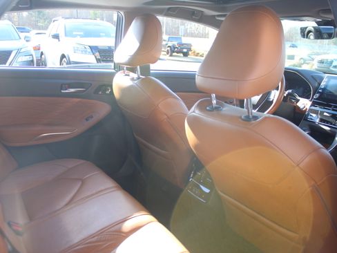 Used 2020 Toyota Avalon Limited image 31