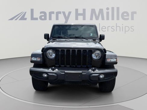 Used 2023 Jeep Gladiator Mojave AWD/4WD image 9