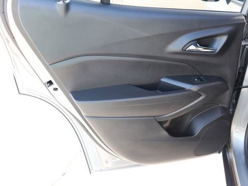 Used 2025 Chevrolet Trax LT image 11