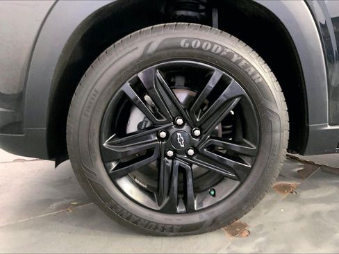 Used 2024 Chevrolet Trax ACTIV w/ Sunroof Package FWD image 9