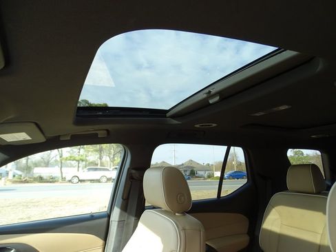 Used 2023 Chevrolet Traverse Premier image 21