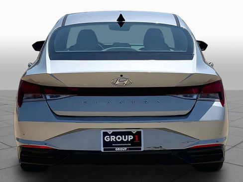 Used 2023 Hyundai Elantra SEL FWD image 4