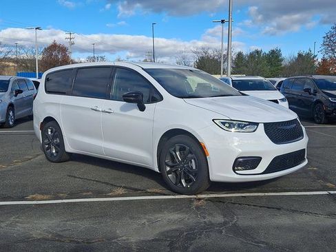 New 2026 Chrysler Pacifica Select image 1