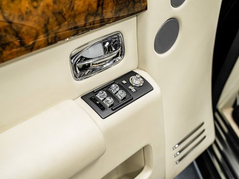 Used 2013 Rolls-Royce Phantom Sedan image 18