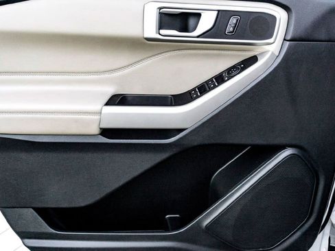 Used 2023 Ford Explorer XLT w/ Equipment Group 202A AWD/4WD image 10