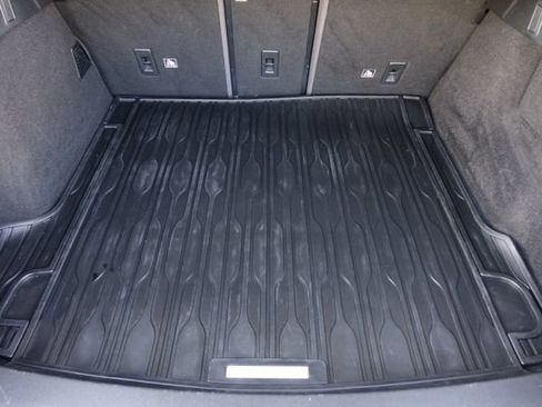 Used 2019 Land Rover Range Rover Velar S image 41