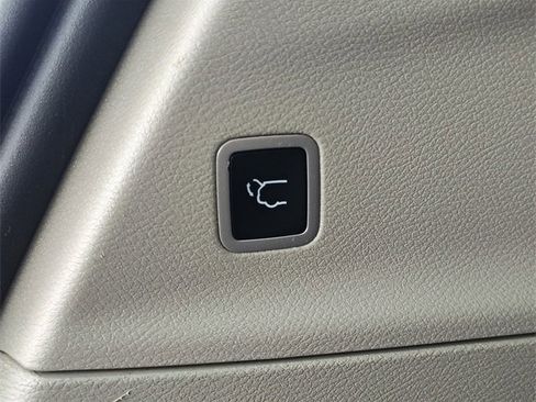 Used 2020 Chrysler Pacifica Touring-L Plus w/ Tire & Wheel Group image 35