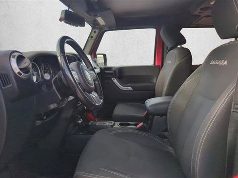 Used 2017 Jeep Wrangler Sahara image 9