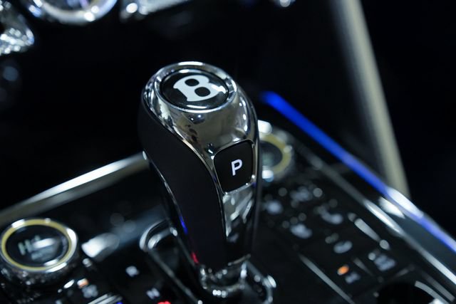 Used 2024 Bentley Flying Spur V8 AWD/4WD image 54