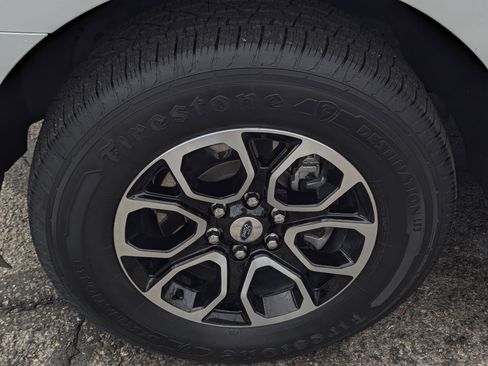 Used 2024 Ford Expedition XLT image 7