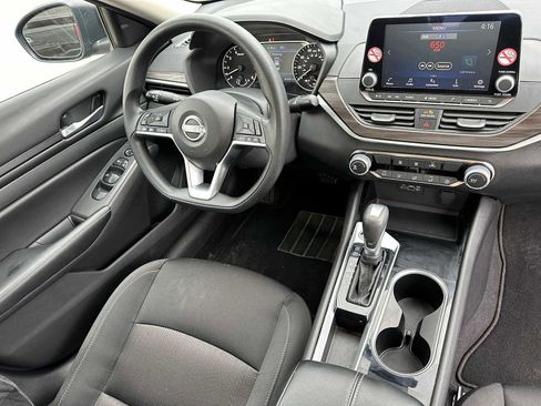 Used 2024 Nissan Altima 2.5 SV image 11