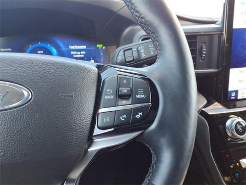 Certified 2023 Ford Explorer Platinum w/ Technology Package image 18