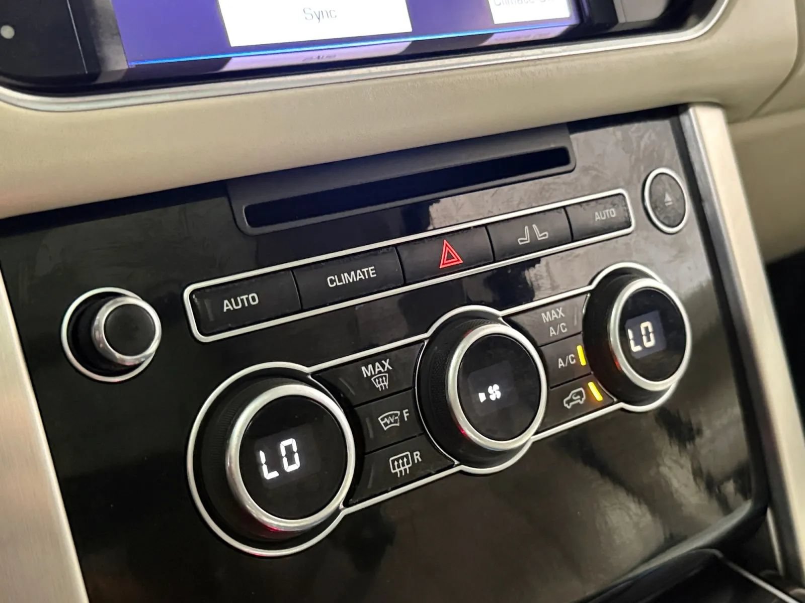 Used 2013 Land Rover Range Rover HSE AWD/4WD image 34