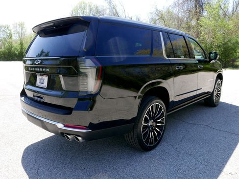 Used 2025 Chevrolet Suburban High Country image 6