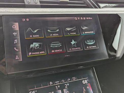 Used 2021 Audi e-tron Premium Plus w/ Premium Plus Package image 24