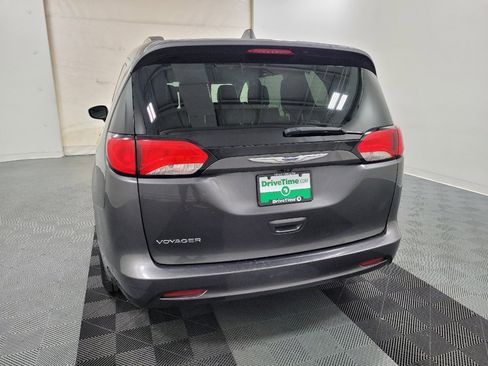 Used 2020 Chrysler Voyager Lxi FWD image 6
