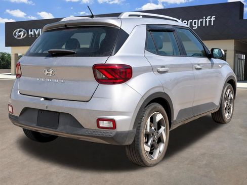 Used 2024 Hyundai Venue SEL FWD image 5