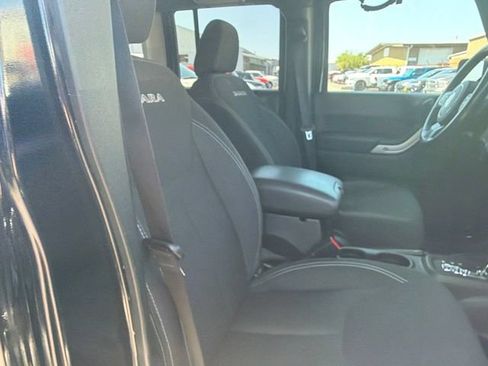 Used 2018 Jeep Wrangler Unlimited Sahara AWD/4WD image 10