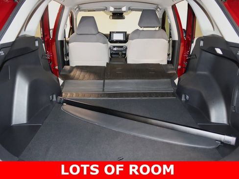 Used 2022 Toyota RAV4 XLE image 17