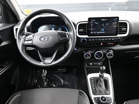 Certified 2023 Hyundai Venue Limited w/ Cargo Package image 19