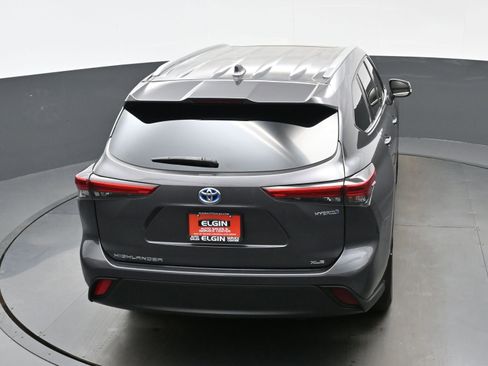 Used 2022 Toyota Highlander XLE AWD/4WD image 37