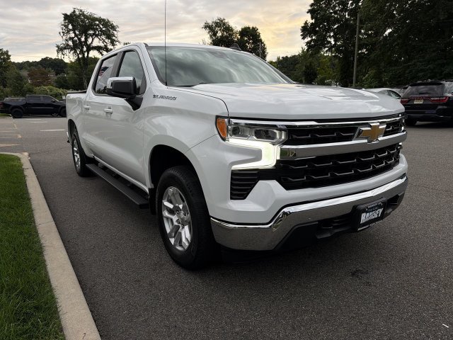 Used 2022 Chevrolet Silverado 1500 LT AWD/4WD image 2