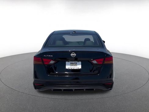 Used 2025 Nissan Altima 2.5 SV FWD image 12