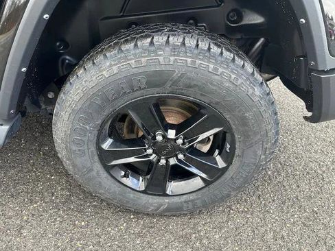Used 2022 Jeep Wrangler Unlimited Sahara AWD/4WD image 35