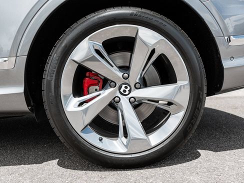 Certified 2023 Bentley Bentayga AWD/4WD image 7