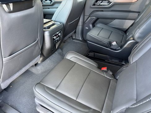 New 2026 GMC Yukon Denali w/ Denali Reserve Package AWD/4WD image 12