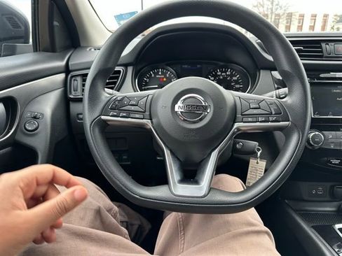 Used 2020 Nissan Rogue Sport S image 33