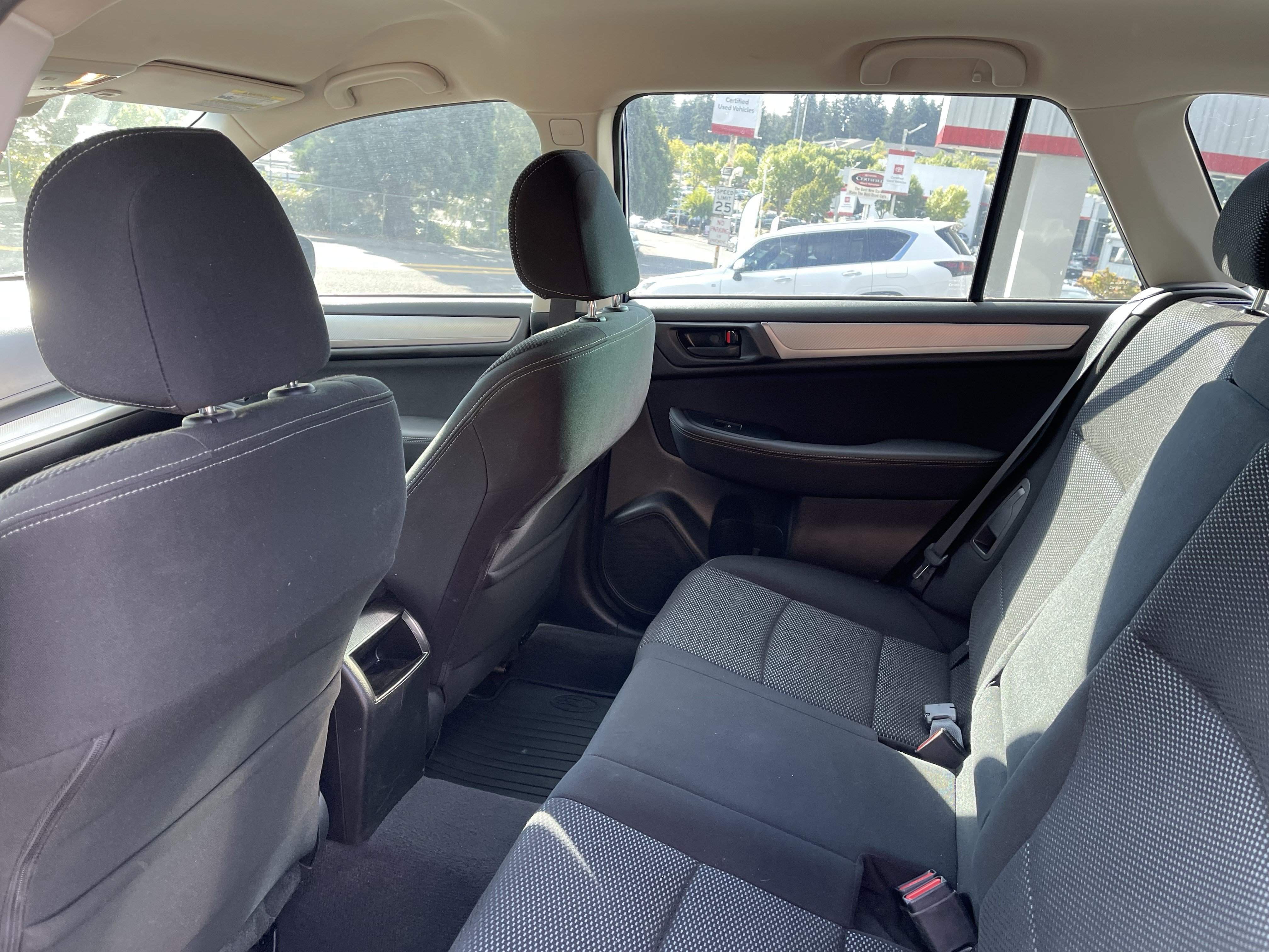 Used 2019 Subaru Outback 2.5i AWD/4WD image 12
