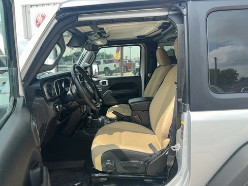 Used 2022 Jeep Wrangler Sport AWD/4WD image 10