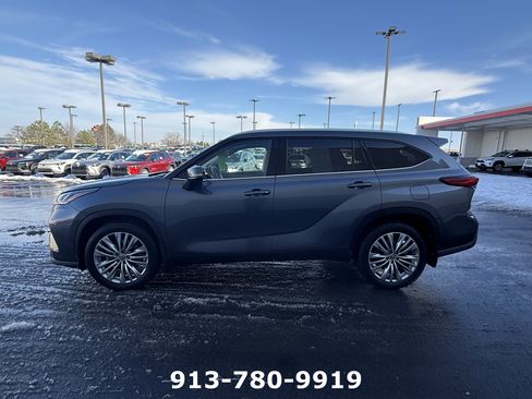 Certified 2022 Toyota Highlander Platinum image 5