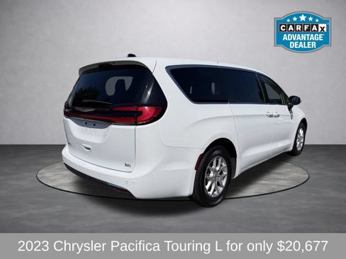 Used 2023 Chrysler Pacifica Touring-L FWD image 5