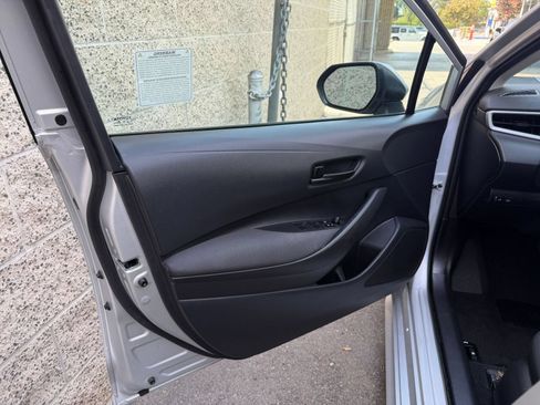Used 2025 Toyota Corolla LE FWD image 18