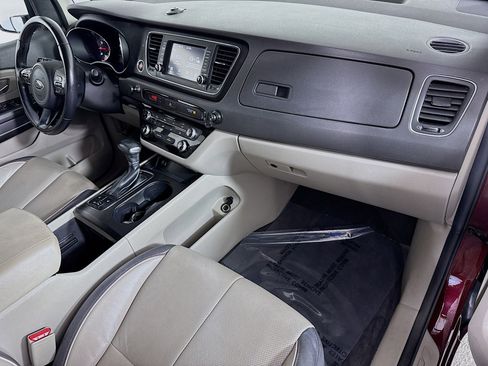 Used 2018 Kia Sedona LX w/ LX Essentials Premium Package image 28