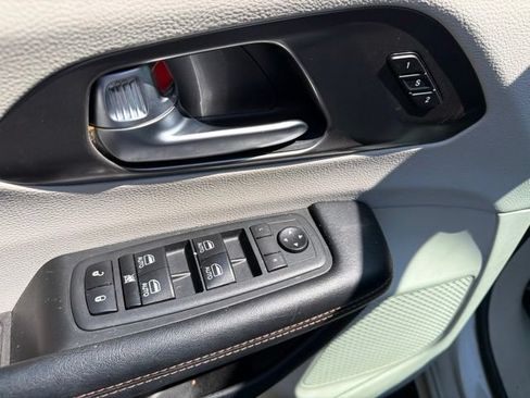 Used 2020 Chrysler Pacifica Touring-L Plus FWD image 17