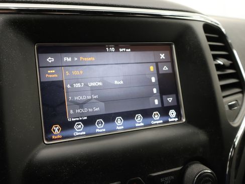 Used 2019 Jeep Grand Cherokee Laredo image 46