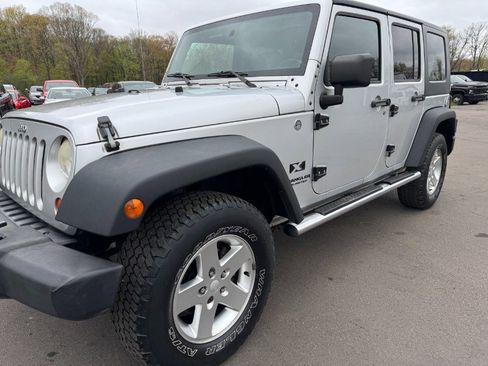 Used 2007 Jeep Wrangler Unlimited X w/ Dual Top Group AWD/4WD image 9