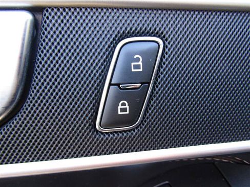 Used 2020 Ford Explorer XLT w/ Equipment Group 202A image 10