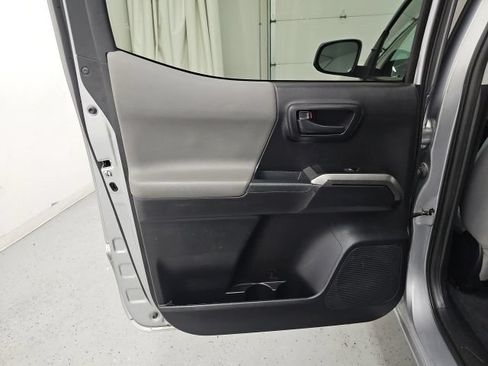 Used 2019 Toyota Tacoma SR5 AWD/4WD image 26