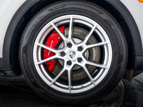 Certified 2025 Porsche Cayenne S AWD/4WD image 11
